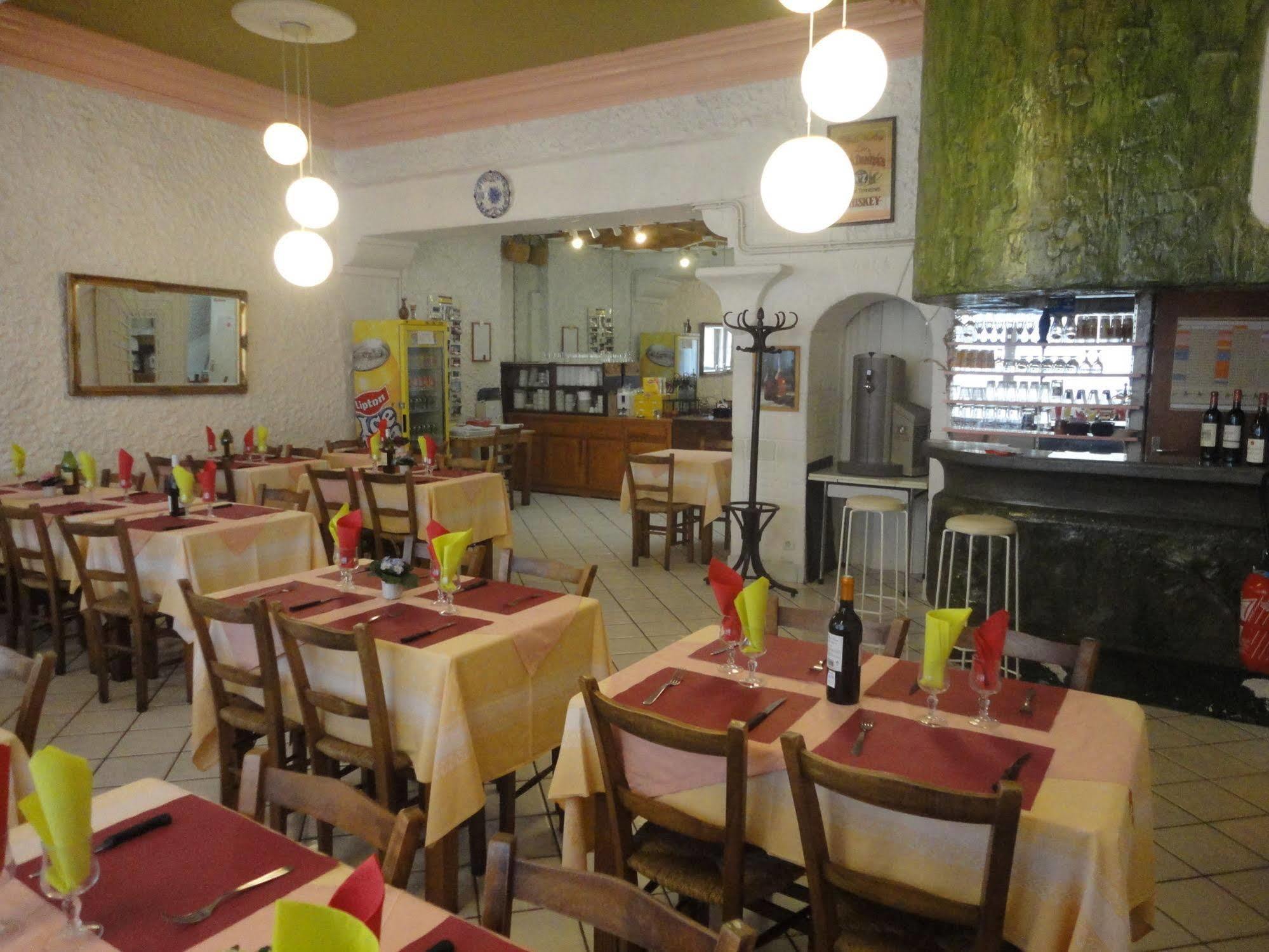 Hôtel-Restaurant Le Saint Christophe Lourdes Exterior foto