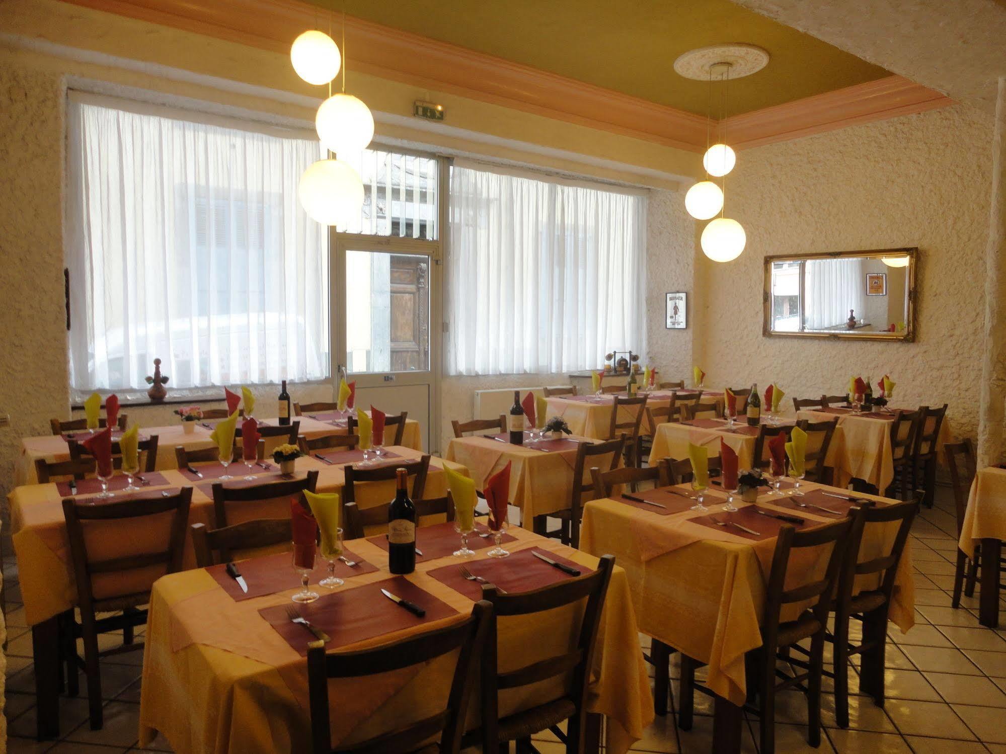 Hôtel-Restaurant Le Saint Christophe Lourdes Exterior foto
